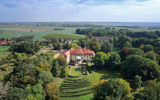 Luftbildaufnahme von Schloss Proschwitz