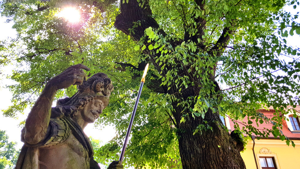 gerüsteter Krieger aus dem 17. Jh. im Park