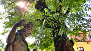 gerüsteter Krieger aus dem 17. Jh. im Park