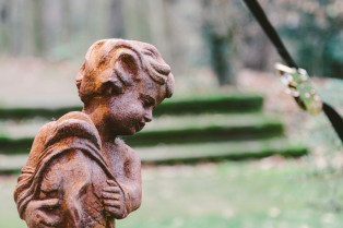 Putto im Garten