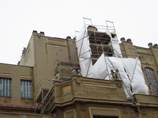 Westfassade am Strebepfeiler, Untersuchungsbereich