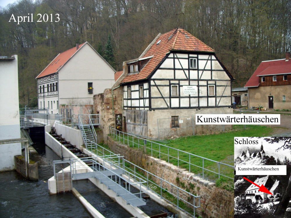 Foto: Kunstwärterhäuschen mit Umfeld; eingeblendet: hist. Gemäldeauszug