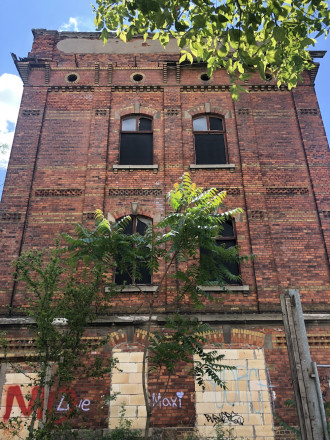 Pianoforte-Mechaniken-Fabrik, seitliche Ansicht von rechts