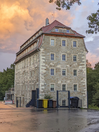 Außenansicht Hößlersche Fabrik nach Sanierung