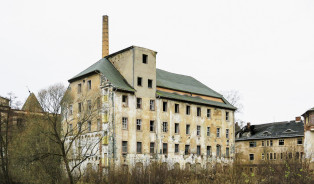 Baumwollspinnerei Gebrüder Meister (Blauhaus) in Erdmannsdorf ("blaue Fabrik")