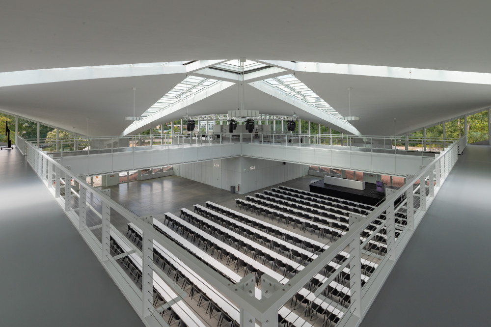 Innenaufnahme Hyparschale nach der Sanierung