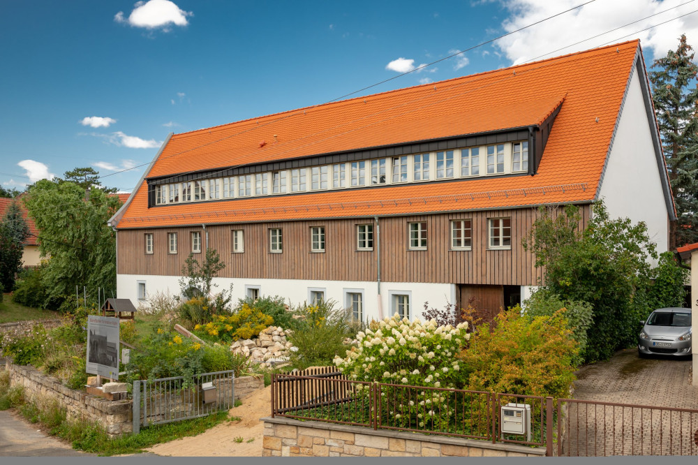 Straßenansicht Haupthaus