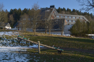 Ehem. Ferienheim der Akademie der Wissenschaften; später "Waldhotel Sachsenstern" (Stand 2025)