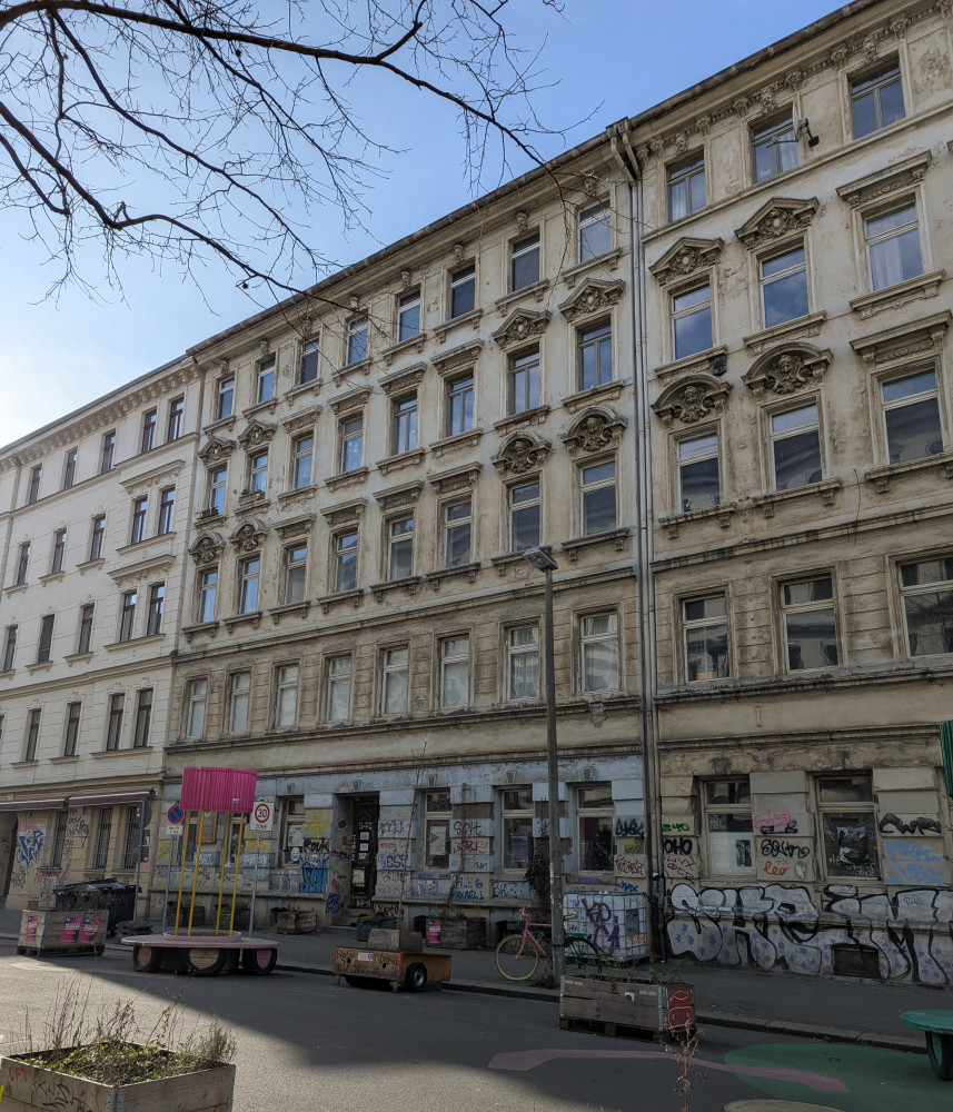 Hildegardstraße 49 mit Verkehrsberuhigung im Rahmen des Superblock-Projekts