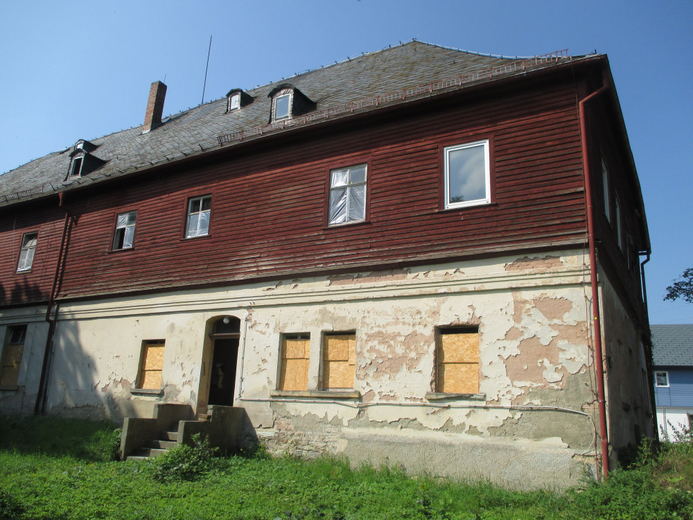Ostansicht mit Eingangsbereich Fosthaus Pöllwitz