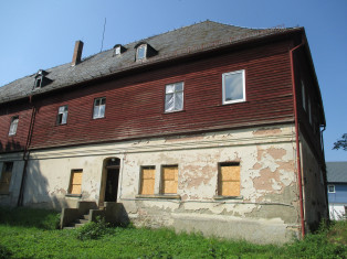 Ostansicht mit Eingangsbereich Fosthaus Pöllwitz