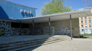 Schalterhalle mit gestaltetem Außenbereich als Nebenanlage, 2019