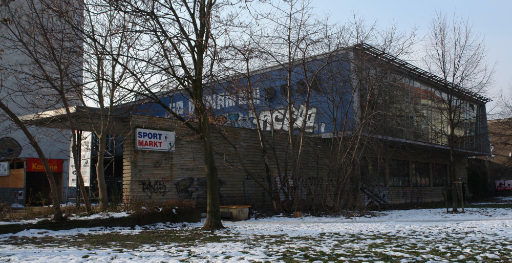 Schalterhalle mit Kantine, 2010