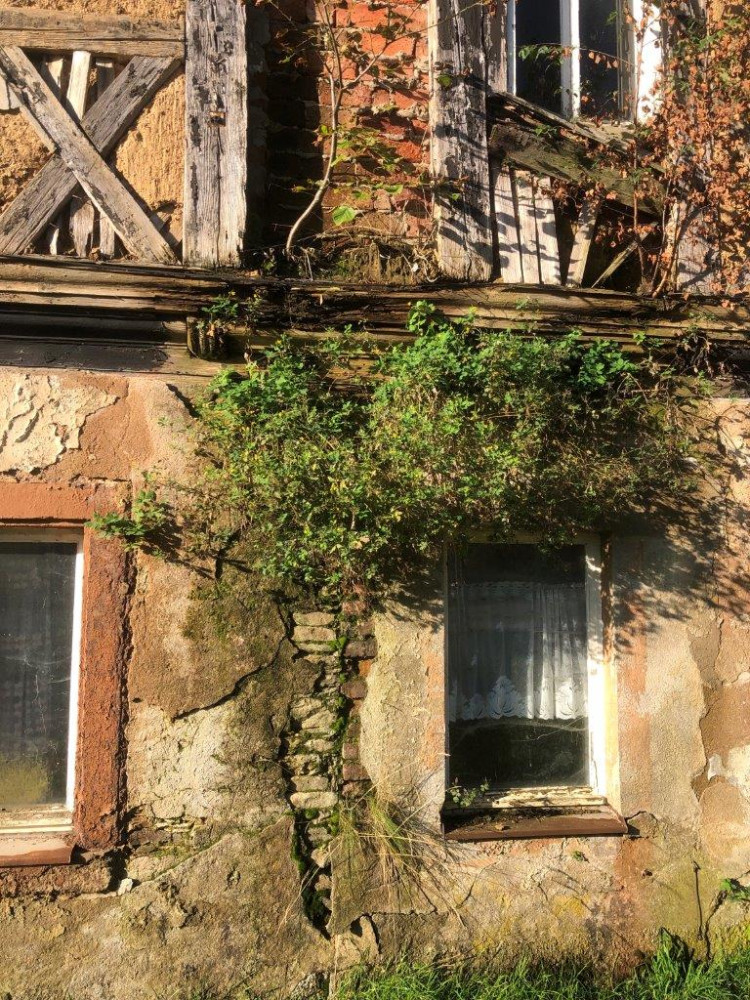 Rechte Vorderseite mit Schadstelle, August 2025