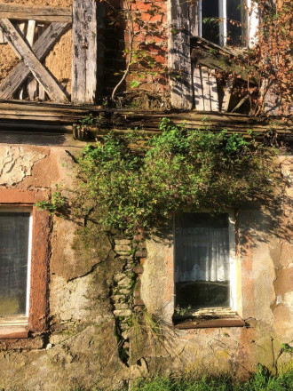 Rechte Vorderseite mit Schadstelle, August 2025