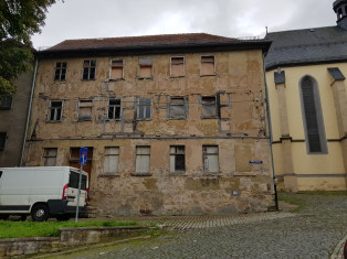 Platzansicht Hauptfassade