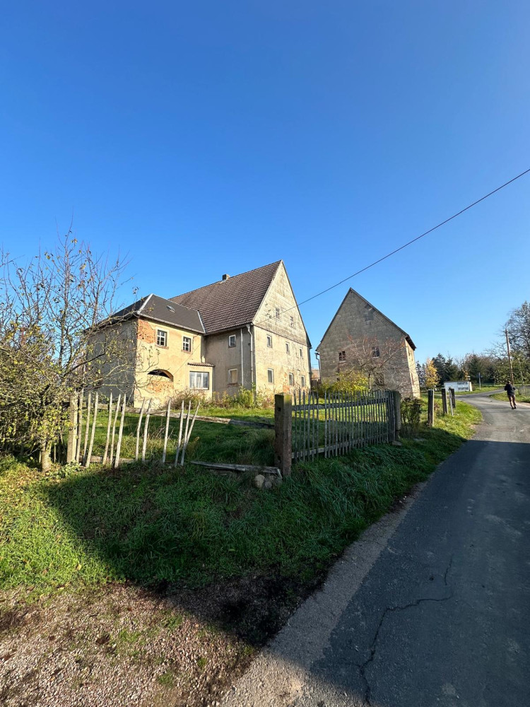 Anbau mit Backofen, Wohnstallhaus und rechts Auszugshausgiebel