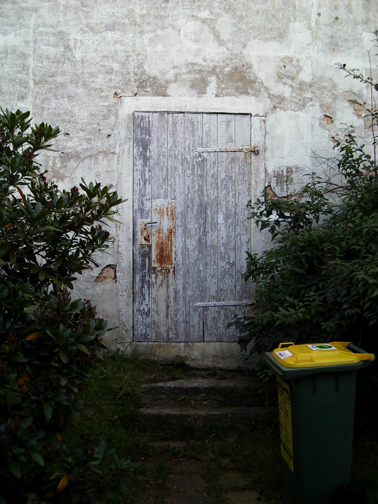 Eingangstür 2005, vor Sanierung