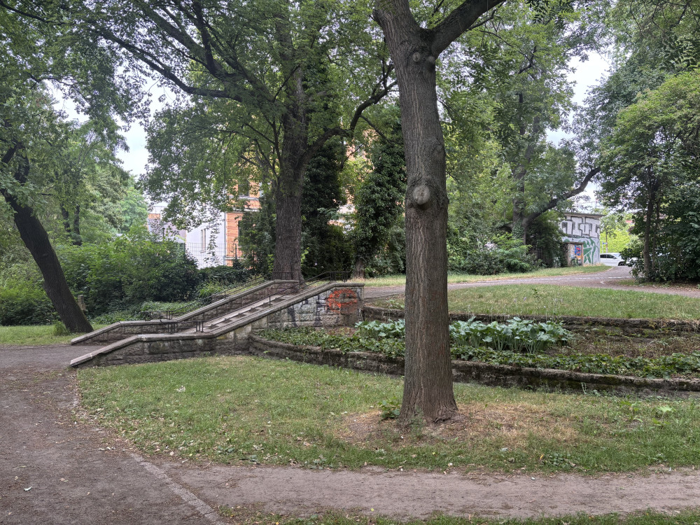 Zugang zum Park vom Rabet.