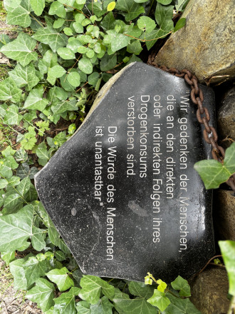 Inschrift des Gedenksteins.