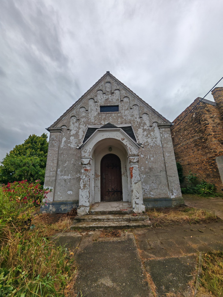 Vorderansicht der Kapelle