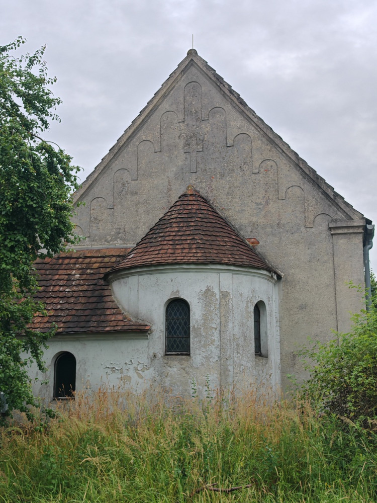 Nordansicht mit Apsis und Sakristei