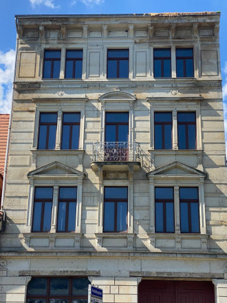 Uferstraße 8, Nahaufnahme Fassadengliederung (Vorderseite)