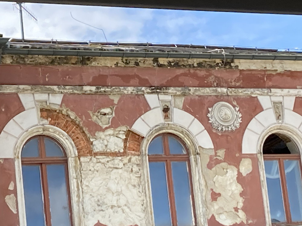 Bröckelnde Fassade
