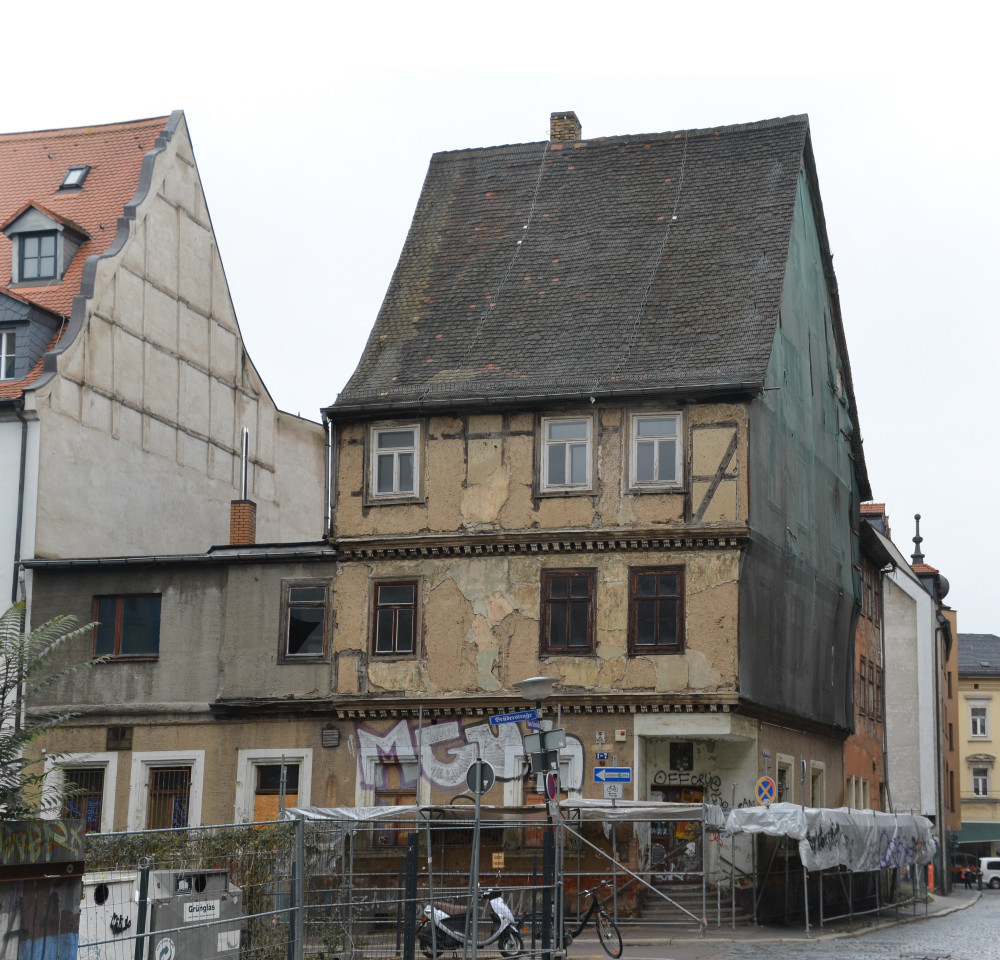 Südseite des gebäudes (fehlendes dach durch Granateneinschlag 1945)