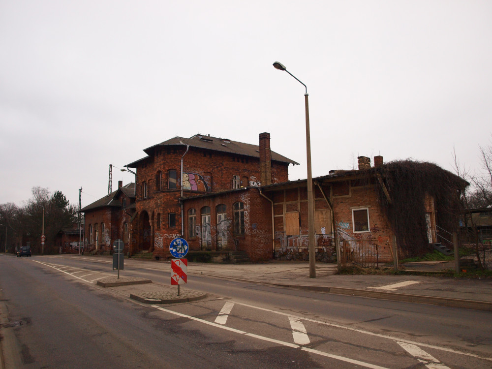 Das Emfangs- und Bahnhofsgebäude Am Ritterschlösschen (2011)