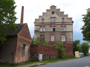 Produktionsgebäude mit Stufengiebel