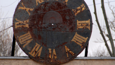 Uhr – Neues Schauspiel