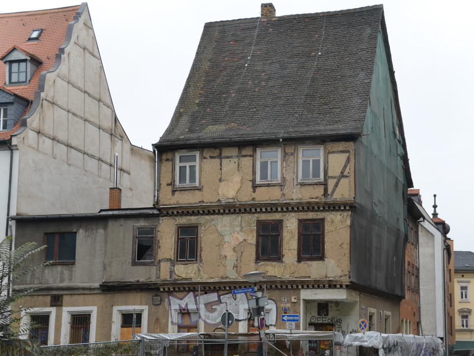 Südseite des gebäudes (fehlendes dach durch Granateneinschlag 1945)