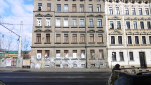 Brückengebäude mit Erker