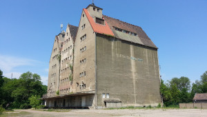 Das Empfangsgebäude (2011)