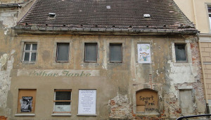 Schalterhalle mit gestaltetem Außenbereich als Nebenanlage, 2021