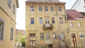 Miethaus mit Tordurchfahrt auf der Georg Schwarz Straße