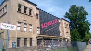 Strassenansicht Hauptgebäude