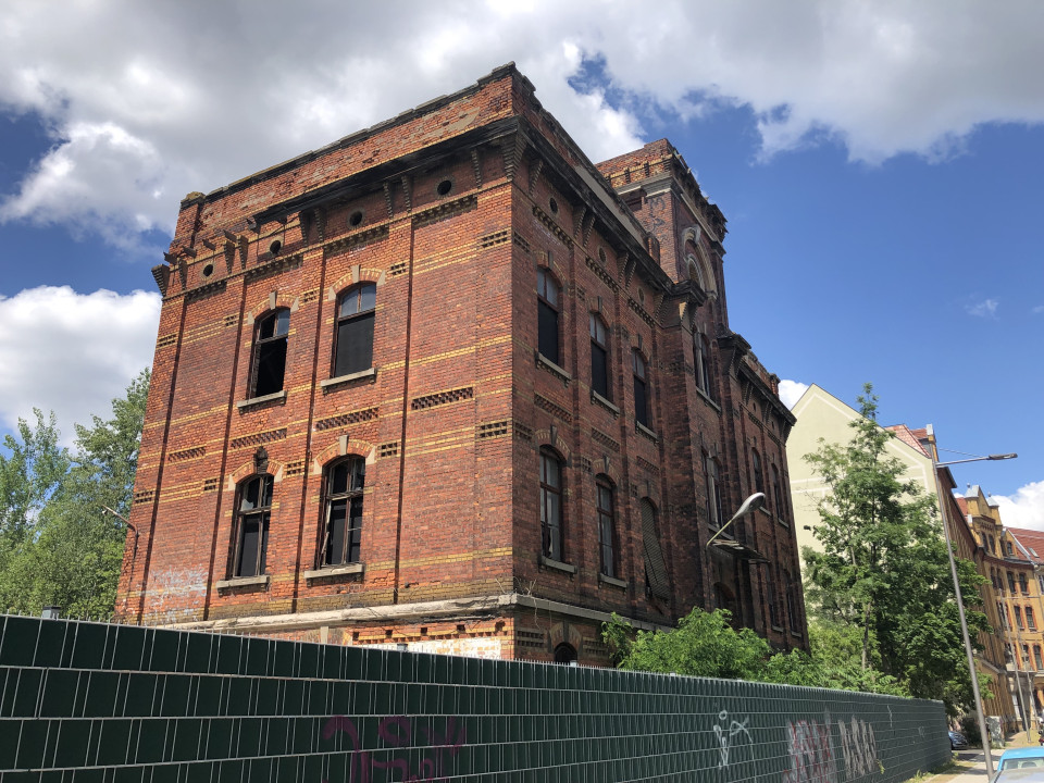 Pianoforte-Mechaniken-Fabrik, seitliche Ansicht von links