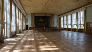 Ehem. Ferienheim der Akademie der Wissenschaften; später "Waldhotel Sachsenstern" (Stand 2025)