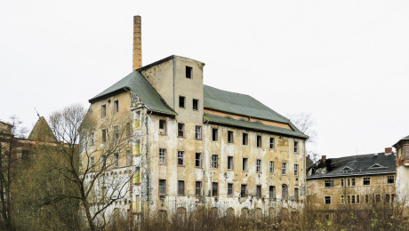Baumwollspinnerei Gebrüder Meister (Blauhaus) in Erdmannsdorf ("blaue Fabrik")