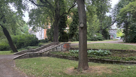 Zugang zum Park vom Rabet.