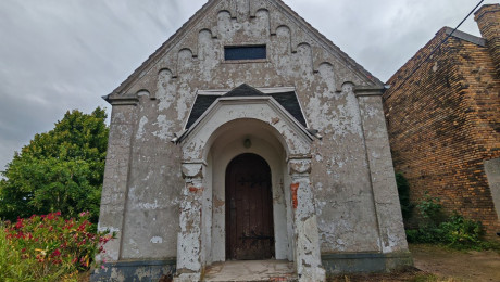 Vorderansicht der Kapelle